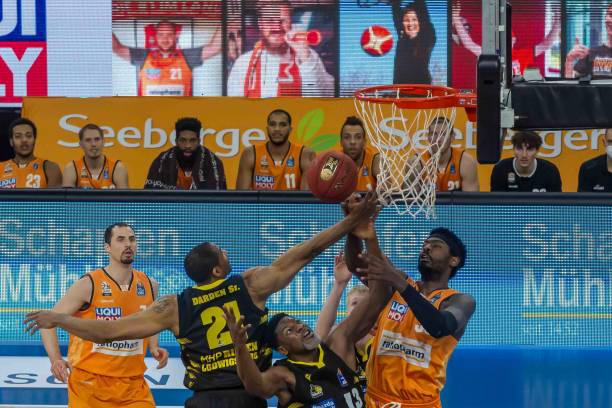 平球队的对 平球队的对