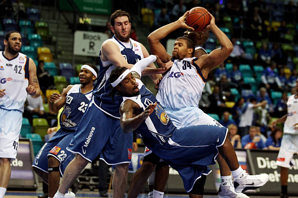 一方面是出 一方面是出